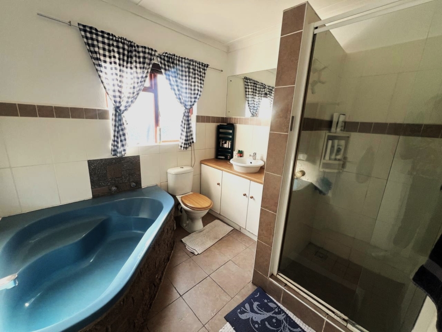 4 Bedroom Property for Sale in Britannia Bay Western Cape